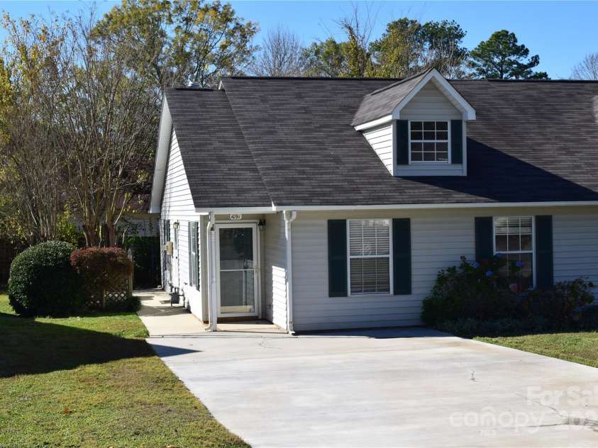 1091 Farm Pond Lane, Rock Hill, SC 29732.  MLS# CAR4202250, YatesRealty ID 14690. Front