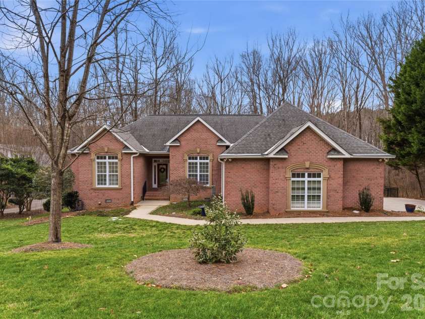 402 Glenview Drive, Salisbury, NC 28147.  MLS# CAR4349867, YatesRealty ID 14690. 