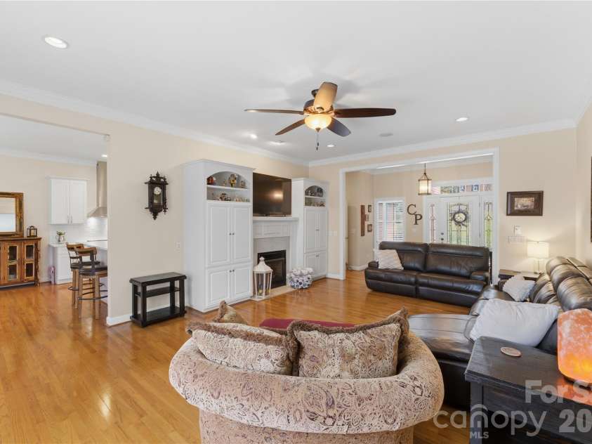 402 Glenview Drive, Salisbury, NC 28147.  MLS# CAR4349867, YatesRealty ID 14690. 