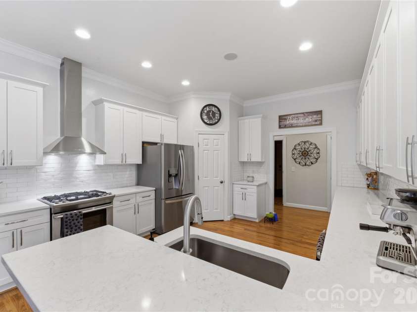 402 Glenview Drive, Salisbury, NC 28147.  MLS# CAR4349867, YatesRealty ID 14690. 