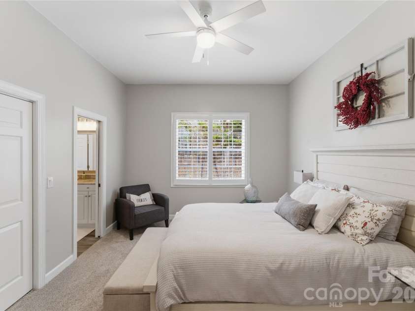 402 Glenview Drive, Salisbury, NC 28147.  MLS# CAR4349867, YatesRealty ID 14690. 