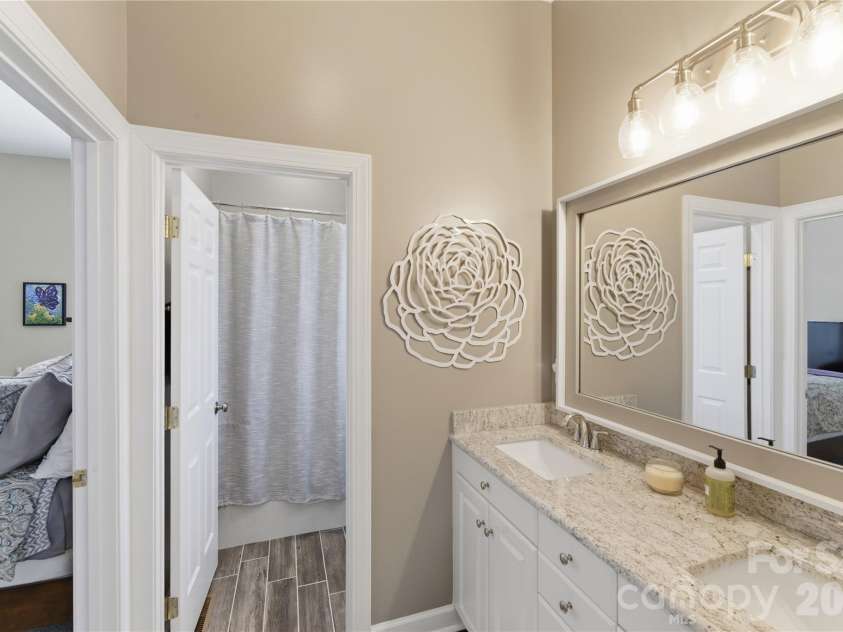 402 Glenview Drive, Salisbury, NC 28147.  MLS# CAR4349867, YatesRealty ID 14690. 