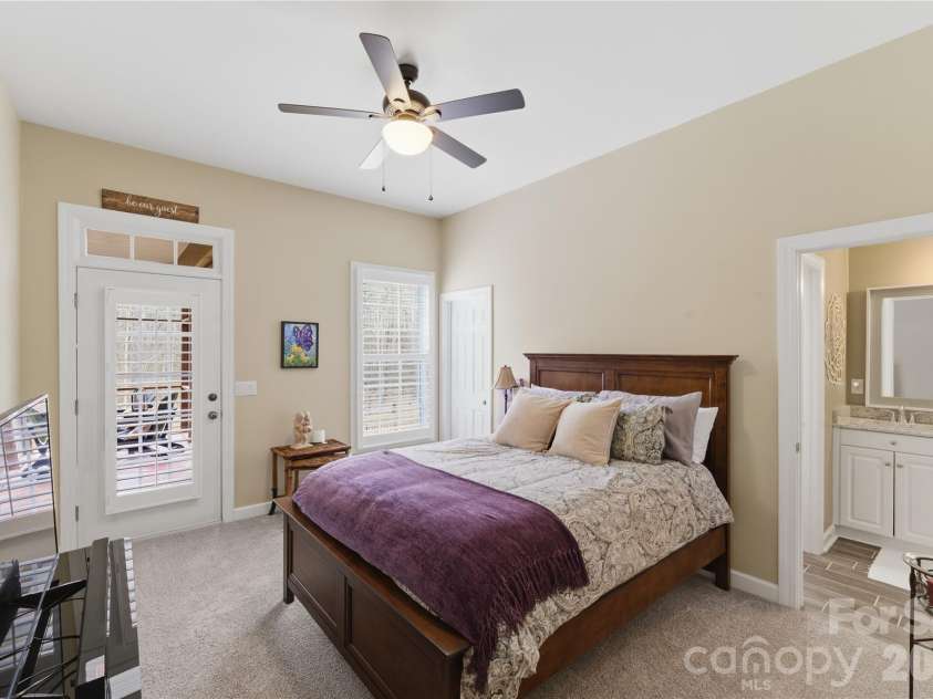 402 Glenview Drive, Salisbury, NC 28147.  MLS# CAR4349867, YatesRealty ID 14690. 