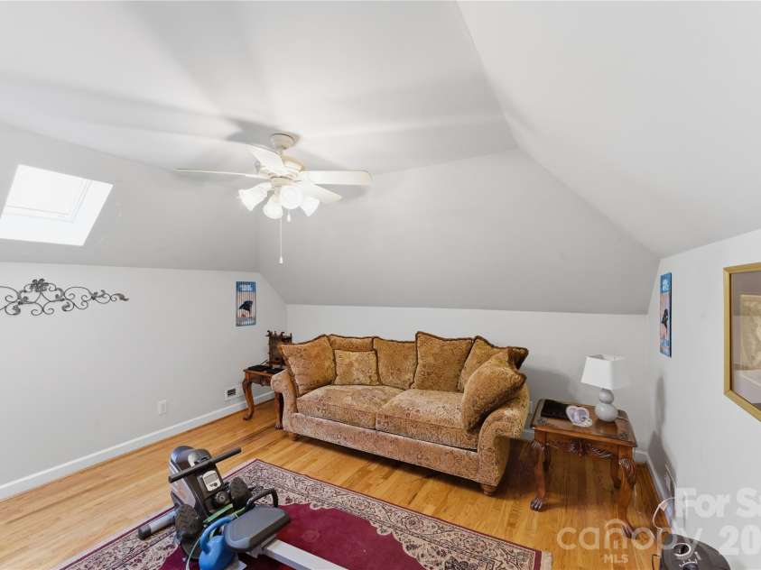 402 Glenview Drive, Salisbury, NC 28147.  MLS# CAR4349867, YatesRealty ID 14690. 