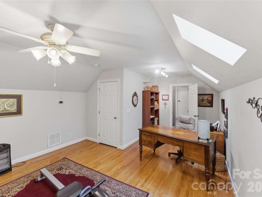 402 Glenview Drive, Salisbury, NC 28147.  MLS# CAR4349867, YatesRealty ID 14690. 