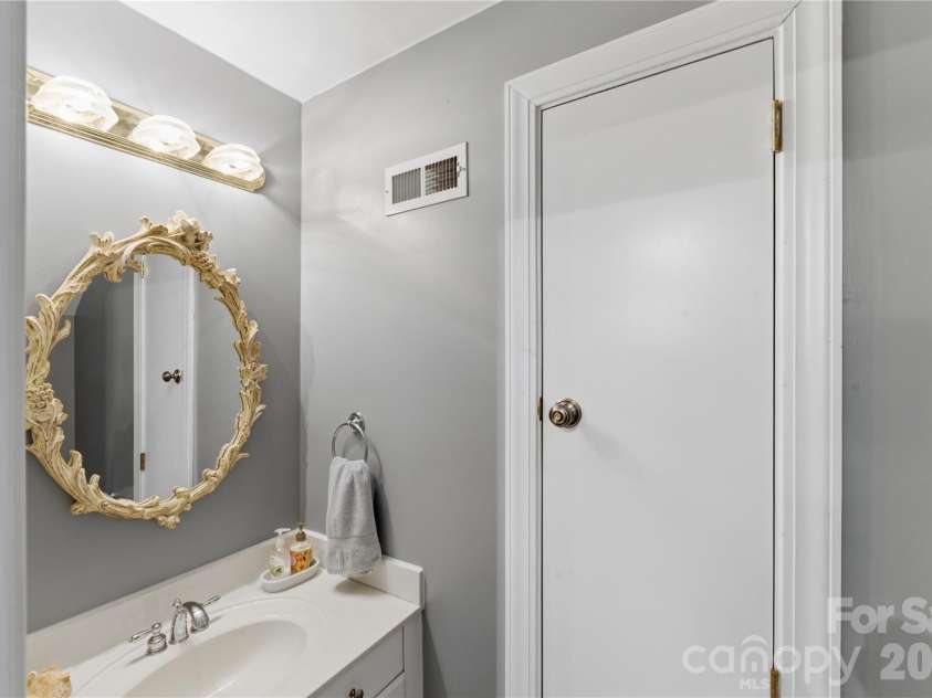 402 Glenview Drive, Salisbury, NC 28147.  MLS# CAR4349867, YatesRealty ID 14690. 