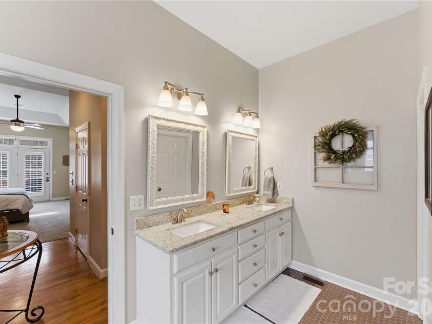 402 Glenview Drive, Salisbury, NC 28147.  MLS# CAR4349867, YatesRealty ID 14690. 