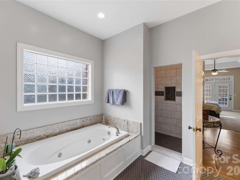 402 Glenview Drive, Salisbury, NC 28147.  MLS# CAR4349867, YatesRealty ID 14690. 