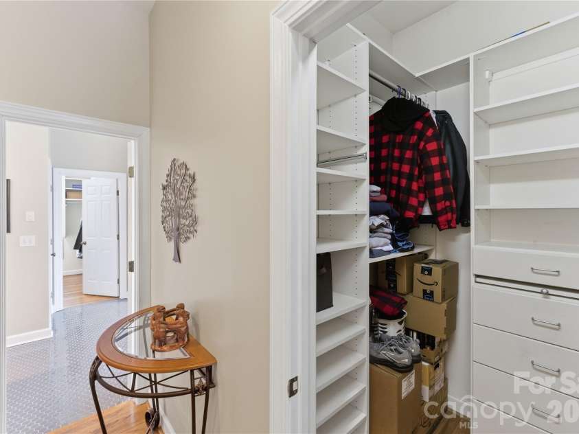 402 Glenview Drive, Salisbury, NC 28147.  MLS# CAR4349867, YatesRealty ID 14690. 