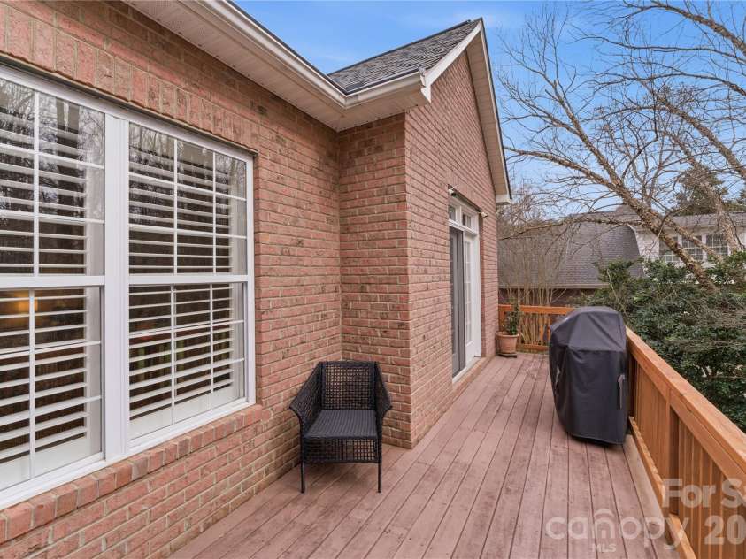 402 Glenview Drive, Salisbury, NC 28147.  MLS# CAR4349867, YatesRealty ID 14690. 