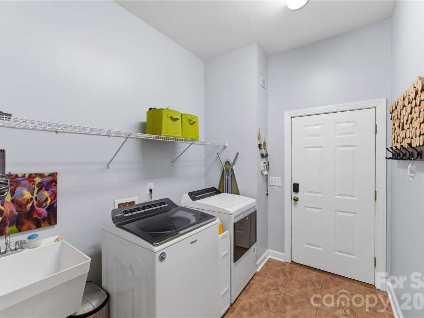 402 Glenview Drive, Salisbury, NC 28147.  MLS# CAR4349867, YatesRealty ID 14690. 