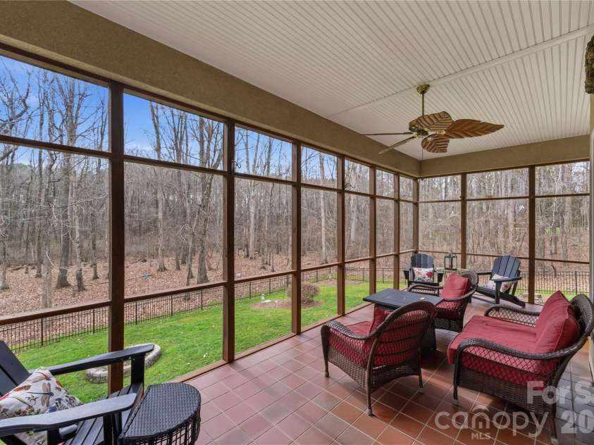 402 Glenview Drive, Salisbury, NC 28147.  MLS# CAR4349867, YatesRealty ID 14690. 