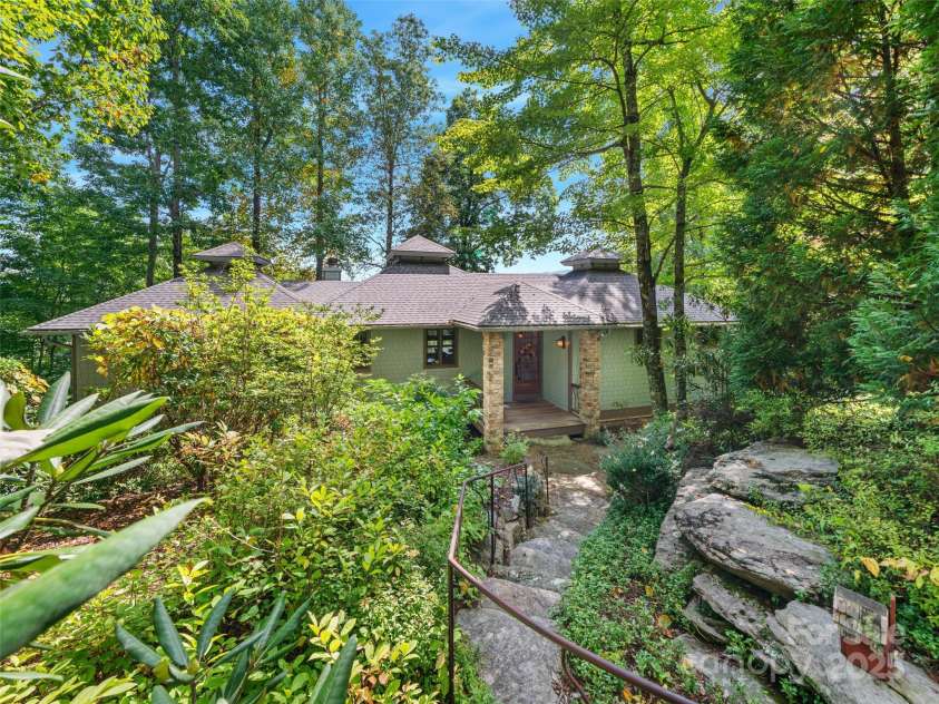 393 Deer Trail Drive, Burnsville, NC 28714.  MLS# CAR4187014, YatesRealty ID 14691. 