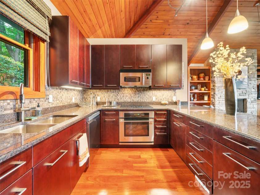 393 Deer Trail Drive, Burnsville, NC 28714.  MLS# CAR4187014, YatesRealty ID 14691. 