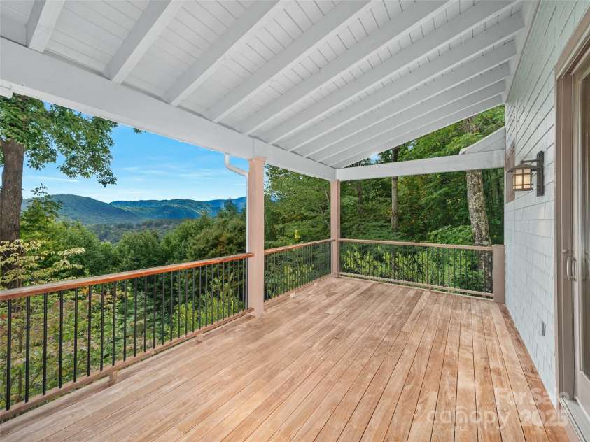 393 Deer Trail Drive, Burnsville, NC 28714.  MLS# CAR4187014, YatesRealty ID 14691. 