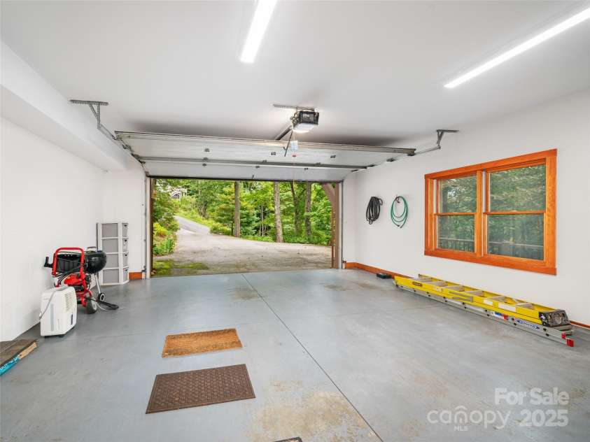 393 Deer Trail Drive, Burnsville, NC 28714.  MLS# CAR4187014, YatesRealty ID 14691. 