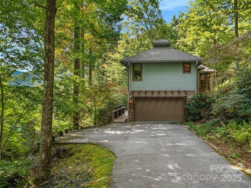 393 Deer Trail Drive, Burnsville, NC 28714.  MLS# CAR4187014, YatesRealty ID 14691. 