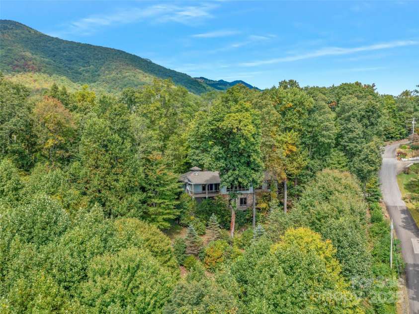 393 Deer Trail Drive, Burnsville, NC 28714.  MLS# CAR4187014, YatesRealty ID 14691. 