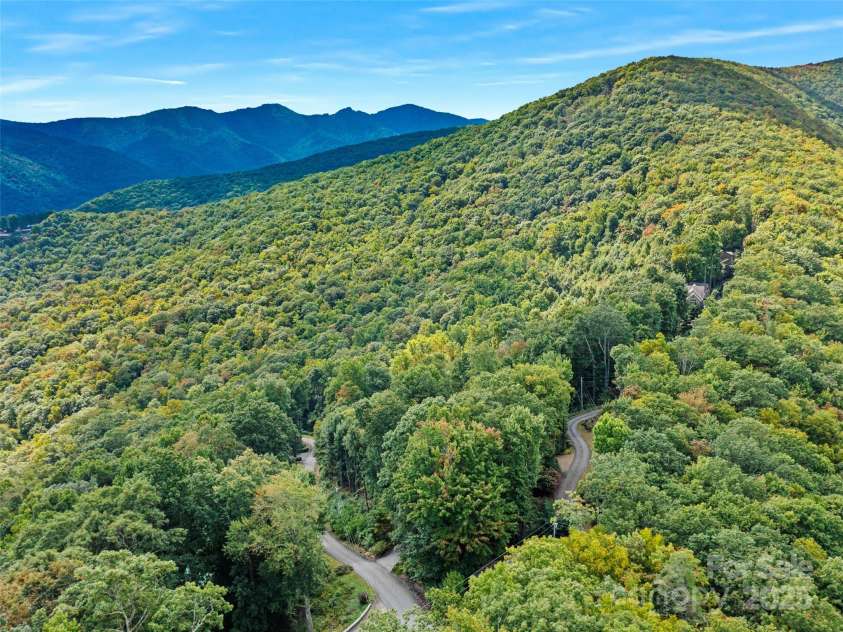 393 Deer Trail Drive, Burnsville, NC 28714.  MLS# CAR4187014, YatesRealty ID 14691. 