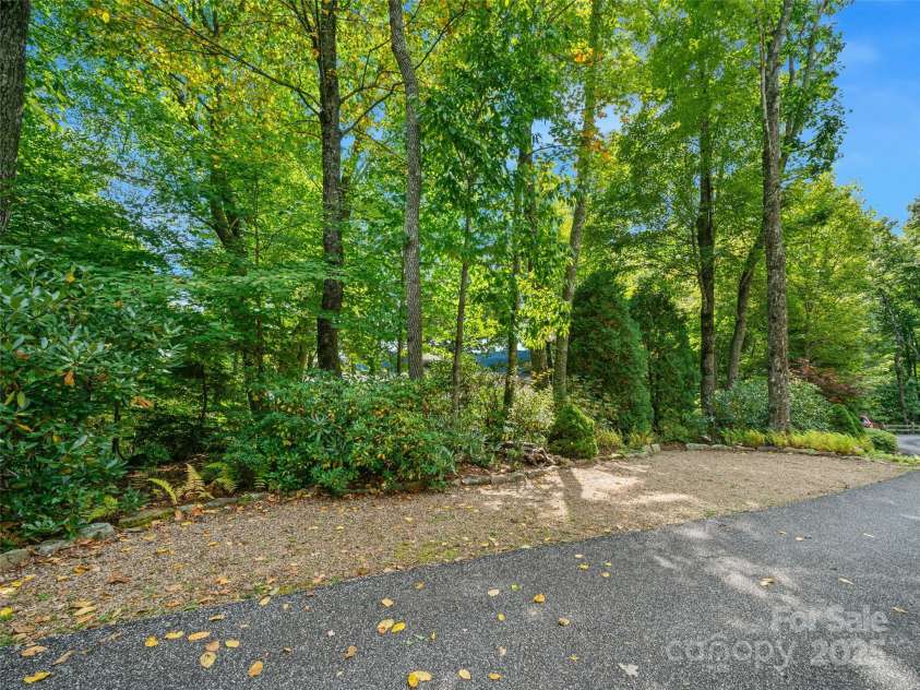 393 Deer Trail Drive, Burnsville, NC 28714.  MLS# CAR4187014, YatesRealty ID 14691. 