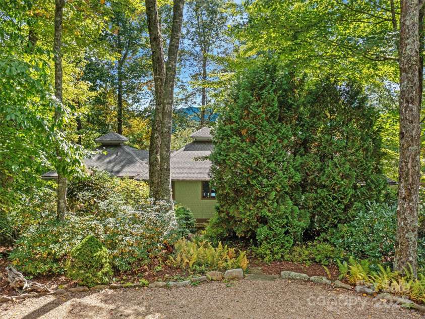 393 Deer Trail Drive, Burnsville, NC 28714.  MLS# CAR4187014, YatesRealty ID 14691. 