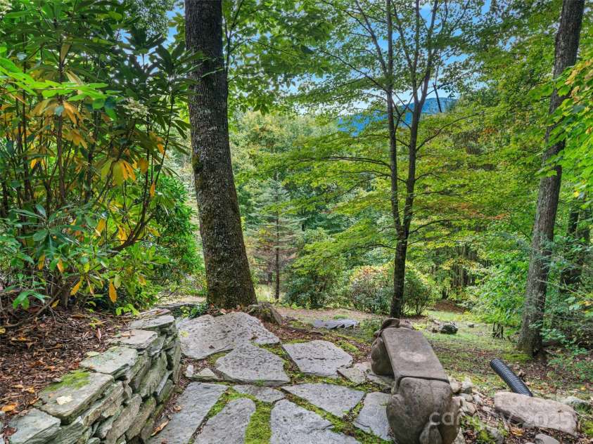 393 Deer Trail Drive, Burnsville, NC 28714.  MLS# CAR4187014, YatesRealty ID 14691. 