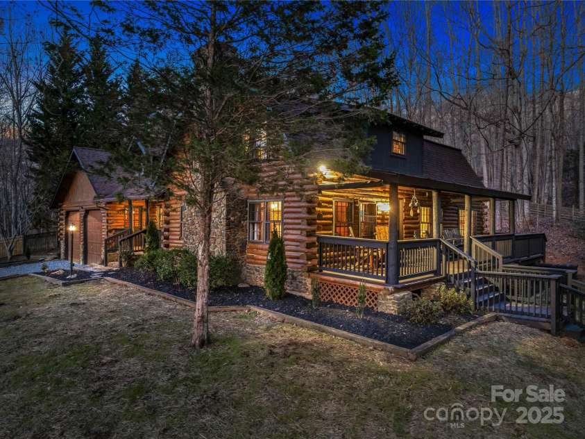 16 Decker Drive, Asheville, NC 28803.  MLS# CAR4246588, YatesRealty ID 14693. 