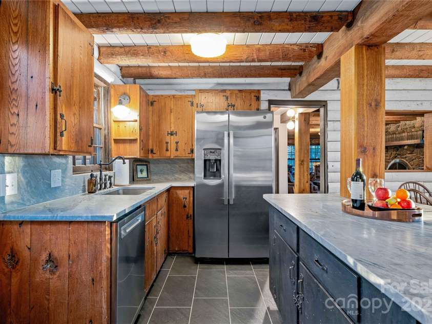 16 Decker Drive, Asheville, NC 28803.  MLS# CAR4246588, YatesRealty ID 14693. 