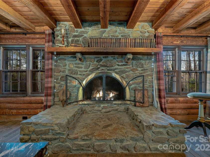 16 Decker Drive, Asheville, NC 28803.  MLS# CAR4246588, YatesRealty ID 14693. 