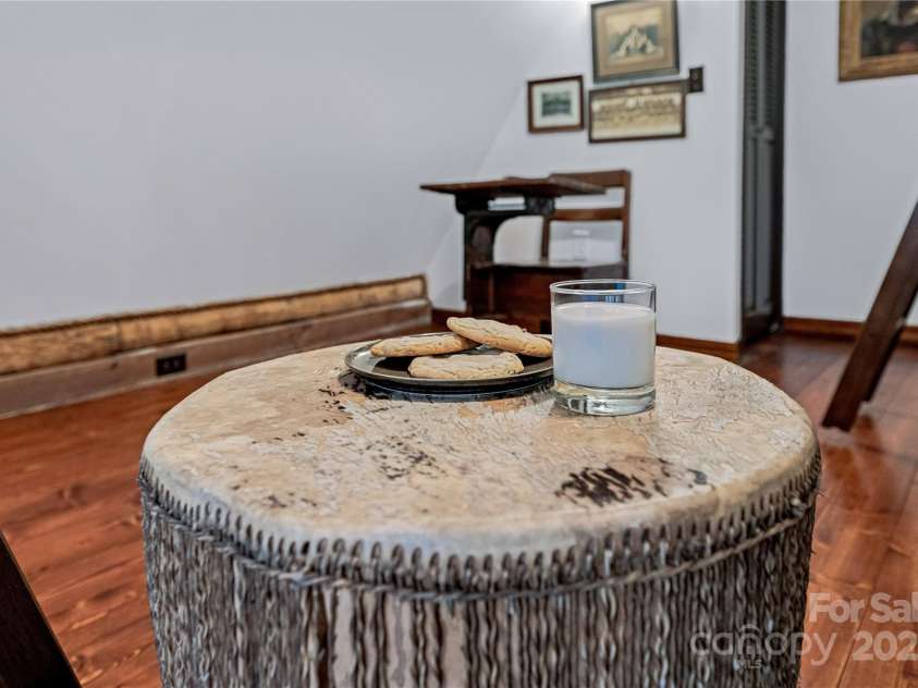 16 Decker Drive, Asheville, NC 28803.  MLS# CAR4246588, YatesRealty ID 14693. 