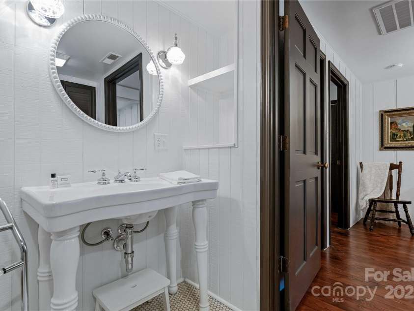 16 Decker Drive, Asheville, NC 28803.  MLS# CAR4246588, YatesRealty ID 14693. 