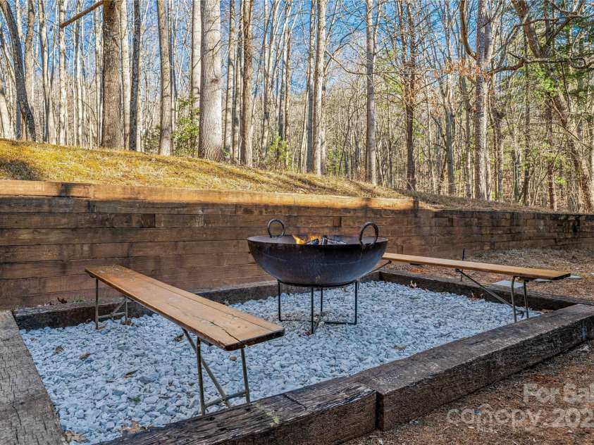 16 Decker Drive, Asheville, NC 28803.  MLS# CAR4246588, YatesRealty ID 14693. 