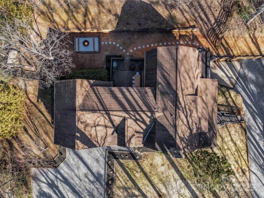 16 Decker Drive, Asheville, NC 28803.  MLS# CAR4246588, YatesRealty ID 14693. 