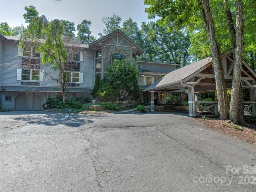 145 Inn At Crestwood Drive, Boone, NC 28607.  MLS# CAR4263351, YatesRealty ID 14694. 