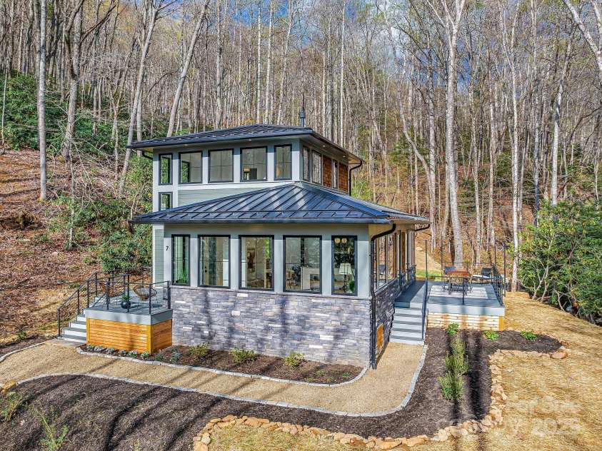 7 Brooksong Drive, Asheville, NC 28805.  MLS# CAR4238876, YatesRealty ID 14695. 