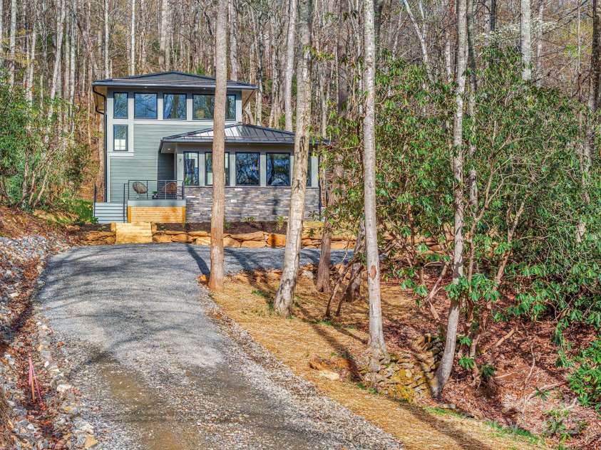 7 Brooksong Drive, Asheville, NC 28805.  MLS# CAR4238876, YatesRealty ID 14695. 