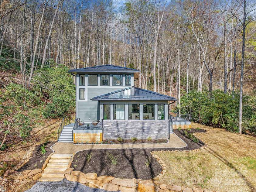 7 Brooksong Drive, Asheville, NC 28805.  MLS# CAR4238876, YatesRealty ID 14695. 