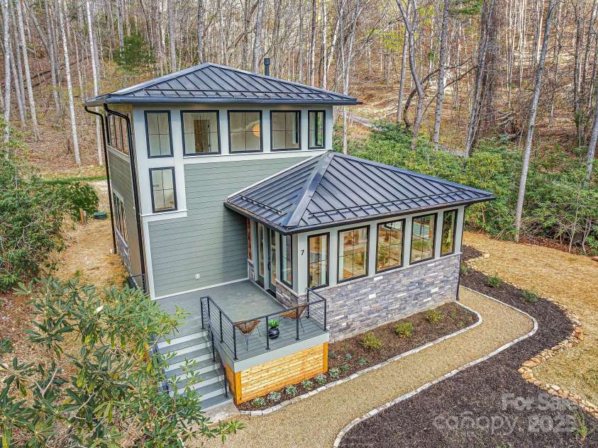 7 Brooksong Drive, Asheville, NC 28805.  MLS# CAR4238876, YatesRealty ID 14695. 