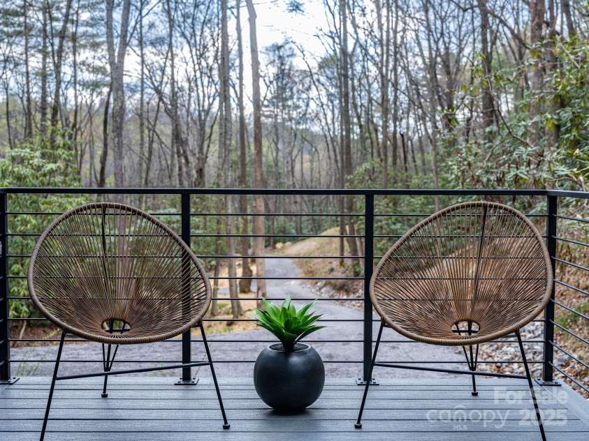 7 Brooksong Drive, Asheville, NC 28805.  MLS# CAR4238876, YatesRealty ID 14695. 
