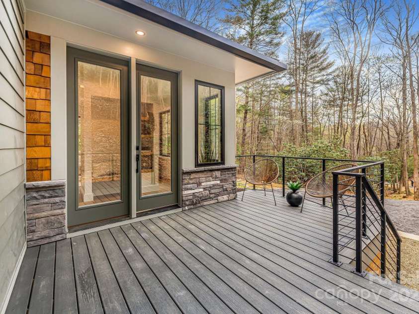 7 Brooksong Drive, Asheville, NC 28805.  MLS# CAR4238876, YatesRealty ID 14695. 