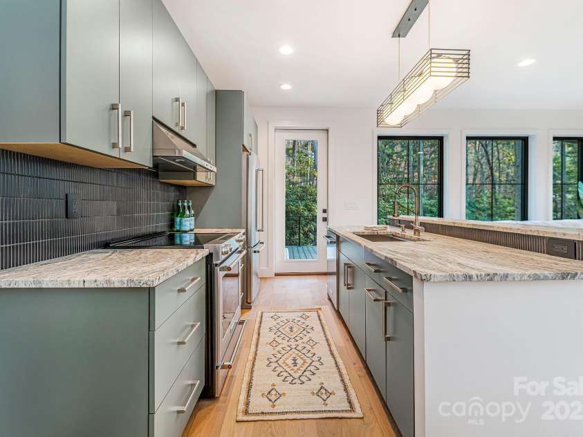 7 Brooksong Drive, Asheville, NC 28805.  MLS# CAR4238876, YatesRealty ID 14695. 