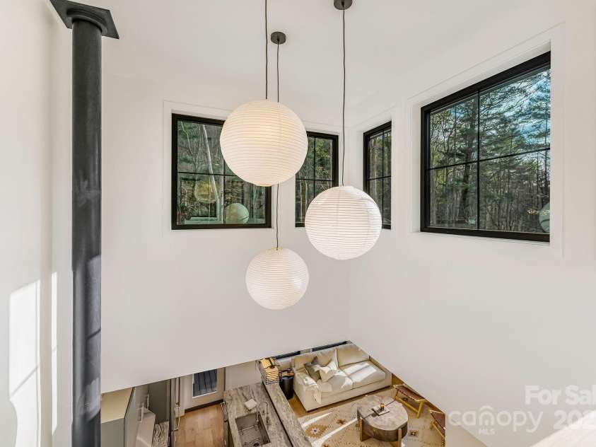 7 Brooksong Drive, Asheville, NC 28805.  MLS# CAR4238876, YatesRealty ID 14695. 