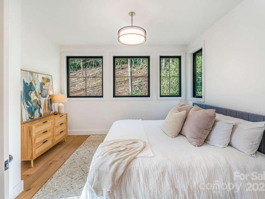 7 Brooksong Drive, Asheville, NC 28805.  MLS# CAR4238876, YatesRealty ID 14695. 