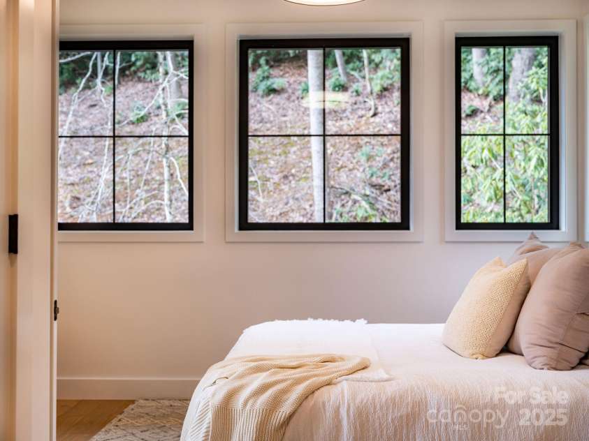 7 Brooksong Drive, Asheville, NC 28805.  MLS# CAR4238876, YatesRealty ID 14695. 