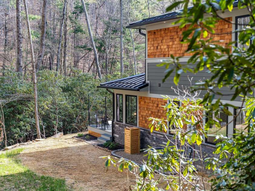 7 Brooksong Drive, Asheville, NC 28805.  MLS# CAR4238876, YatesRealty ID 14695. 
