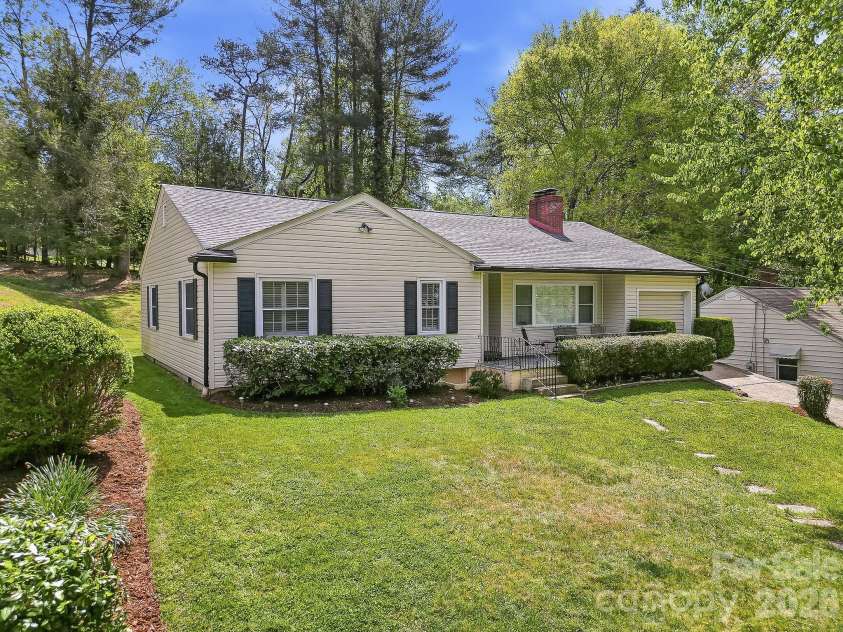 41 Arthur Road, Asheville, NC 28806.  MLS# CAR4371135, YatesRealty ID 14696. 