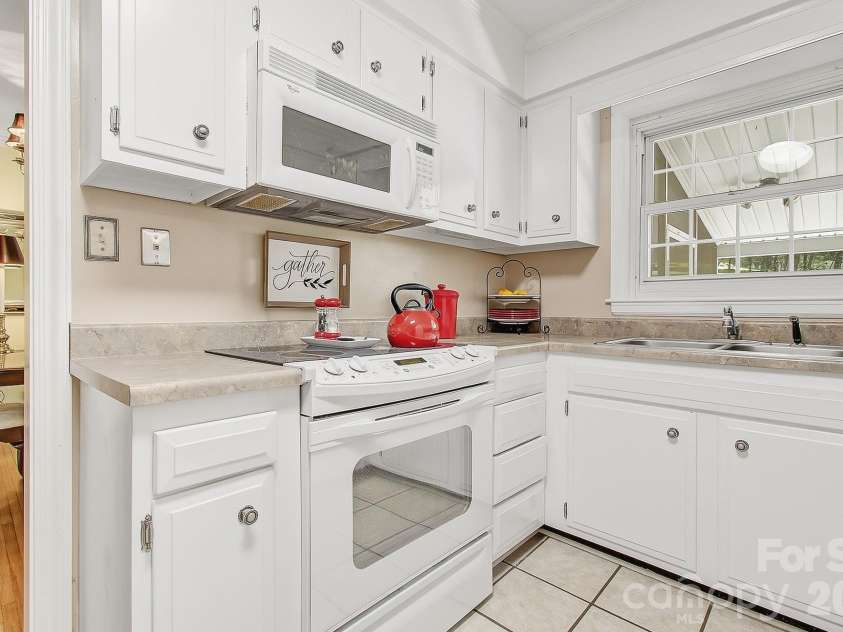 41 Arthur Road, Asheville, NC 28806.  MLS# CAR4371135, YatesRealty ID 14696. 