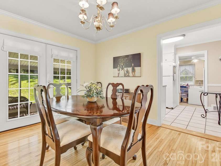 41 Arthur Road, Asheville, NC 28806.  MLS# CAR4371135, YatesRealty ID 14696. 