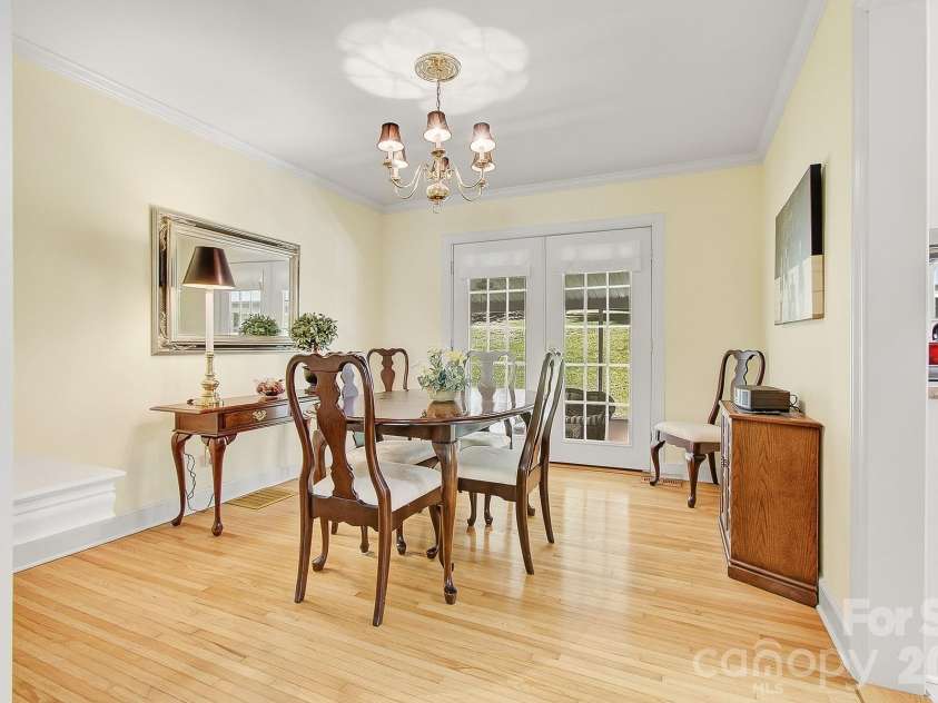 41 Arthur Road, Asheville, NC 28806.  MLS# CAR4371135, YatesRealty ID 14696. 