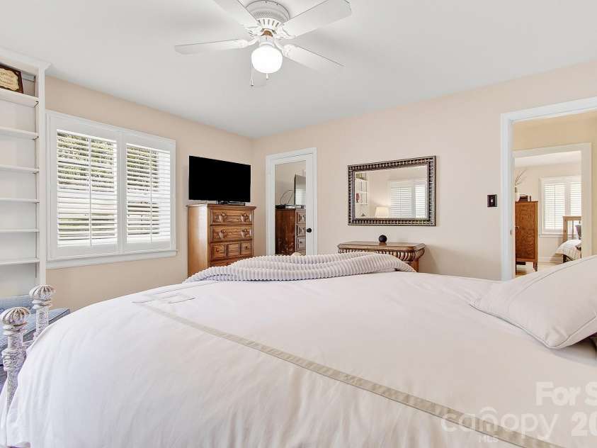 41 Arthur Road, Asheville, NC 28806.  MLS# CAR4371135, YatesRealty ID 14696. 